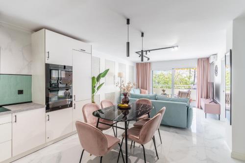 Playa Real Marbella Pool & Sea View by Downtown Apartments