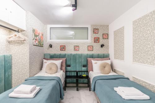 Playa Real Marbella Pool & Sea View by Downtown Apartments