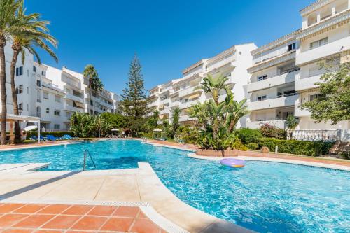Playa Real Marbella Pool & Sea View by Downtown Apartments