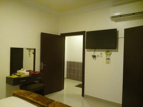 Televisi dan/atau pusat hiburan di Avene For Furnished Residential Units