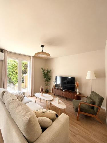 Villa Occitane - Elegant 6 Bedroom House with Garden