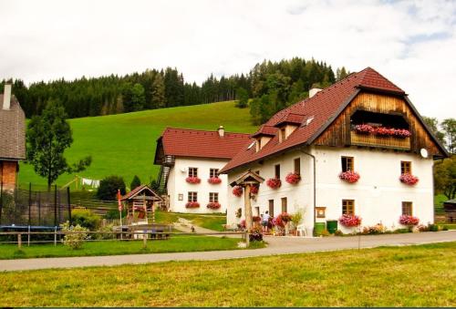 a large white house with a brown roof at Romantikzimmer Jakobbauer in Turnau