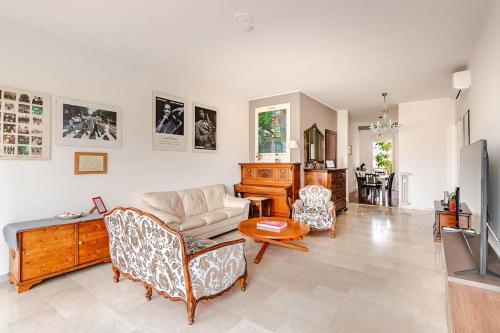 Spacious Apartment - M4 to Duomo - Free Garage