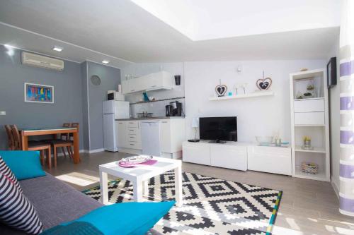 Apartments in Rogoznica 36019