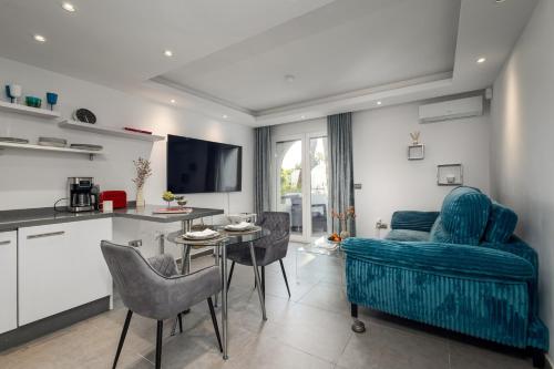 Puerto Banús Duplex Penthouse with Rooftop Terrace