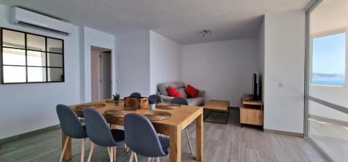 Las Palmeras - Seafront Apartment for 6 with Glazed Terrace and Marina Views