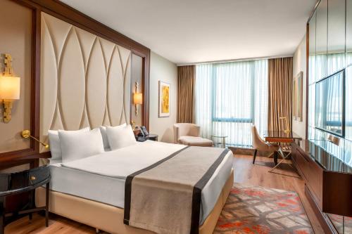 Deluxe Room with Queen Size Bed