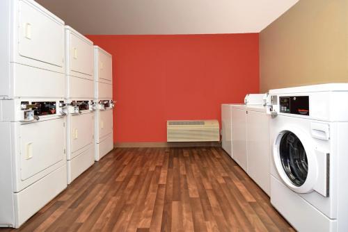 a laundry room with a washer and dryer at Extended Stay America Suites - Providence - Warwick in Warwick