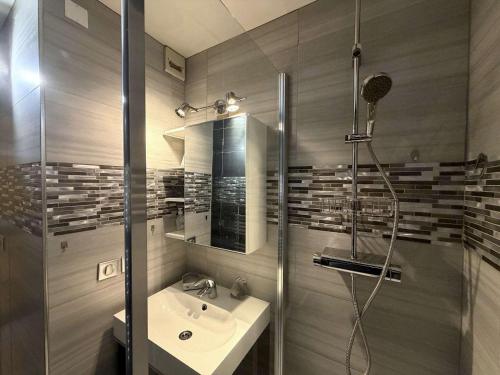 Appartement moderne et confortable au pied des pistes avec parking gratuit