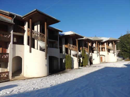 Appartement cosy rénové, 2 pièces, calme, proche pistes et commerces, parking privé