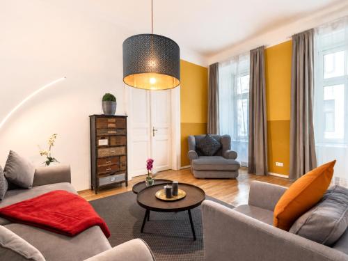 Central Apartment for 4 near City Center & Metro U2