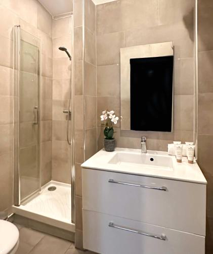 Charming Studio Heart of the Marais by Melvane