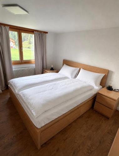 Neue Wohnung mit Balkon & nahe Bushaltestelle nach Saas-Fee