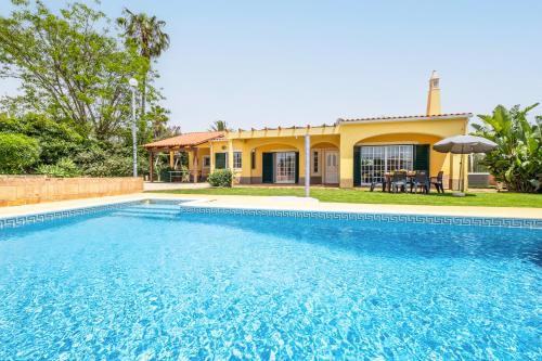 Villa Bali - Piscina aquecível e jacuzzi em Albufeira