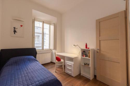 GuestHost - Roomy Apartment in Rome's Centre
