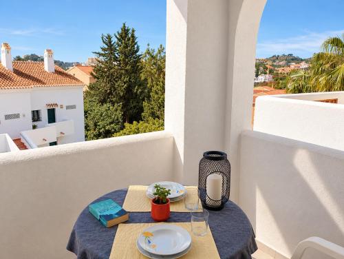 Pool-View Apartment with Terrace & Lift in Pueblo del Parque