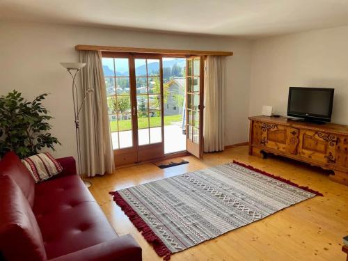 Cosy apartment, private garden with mountain views