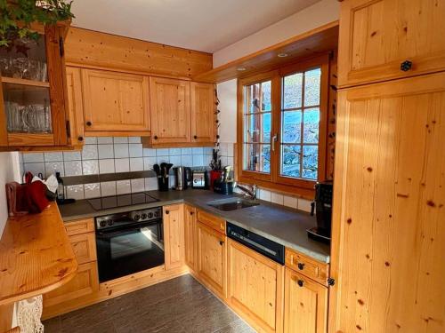 Cosy apartment, private garden with mountain views