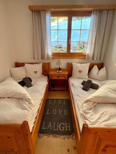 Cosy apartment, private garden with mountain views