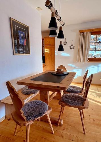 Cosy apartment, private garden with mountain views