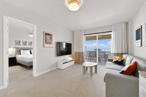 Blue Horizon apartment in Marina Palace