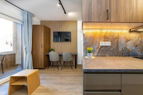 Palm Apartments Sunny Studio Fast Wi-Fi ideal for Long Stay