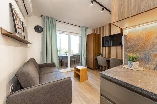 Palm Apartments Sunny Studio Fast Wi-Fi ideal for Long Stay