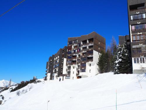 Studio rénové, lumineux et skis aux pieds - FR-1-344-840