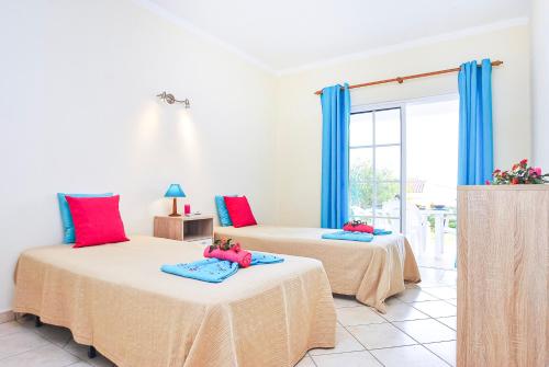 Villa Bella Vista - moradia elegante com piscina aquecível e jacuzzi na Galé, Albufeira