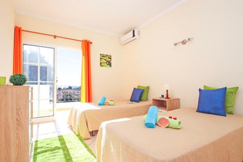 Villa Bella Vista - moradia elegante com piscina aquecível e jacuzzi na Galé, Albufeira