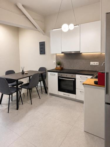 Basement Studio for 3 people Athens center