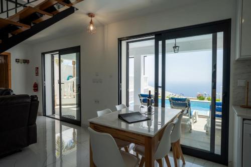 BLUE OCEAN COTTAGE with private heated Pool