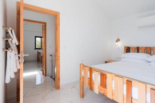 BLUE OCEAN COTTAGE with private heated Pool