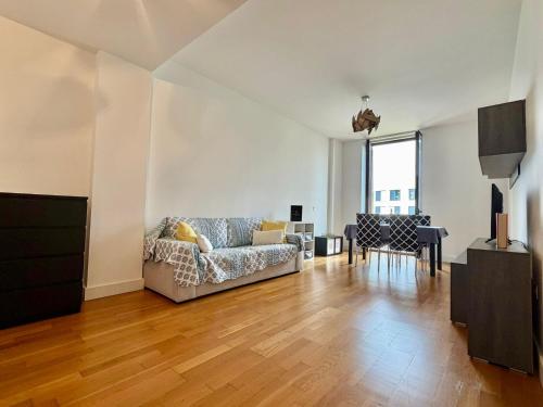 Sebastian Souviron 18 con Parking by Pineapple Homes