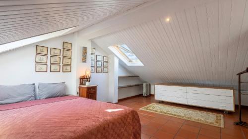 Cozy and Spacious apartment in Graça, Lisbon