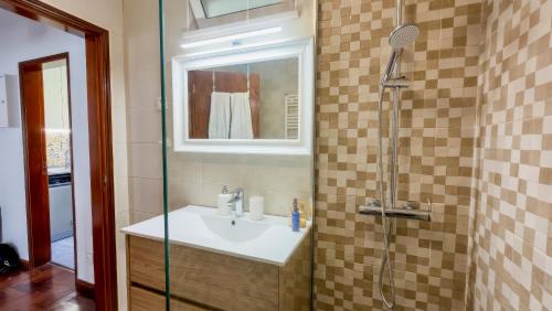 Cozy and Spacious apartment in Graça, Lisbon