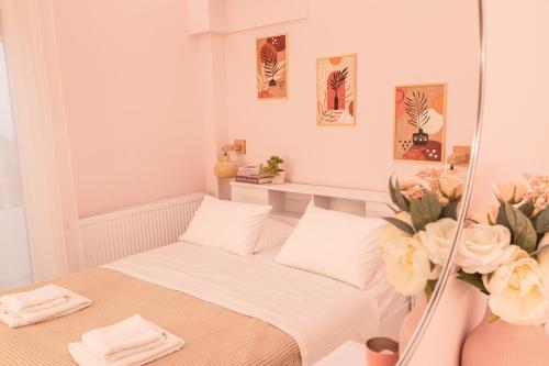Almond Jacuzzi Suites - Private Indoor Jacuzzi - Self Check-In - Free & Easy Street Parking