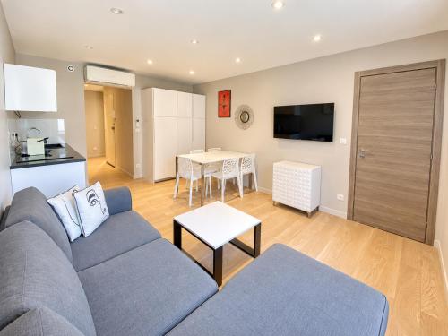 Stylish 2 Bed Apartment 1 Min to Palais & Beach