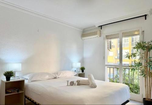 Calm Coastal Boutique Apartment for 12 by TuriVida