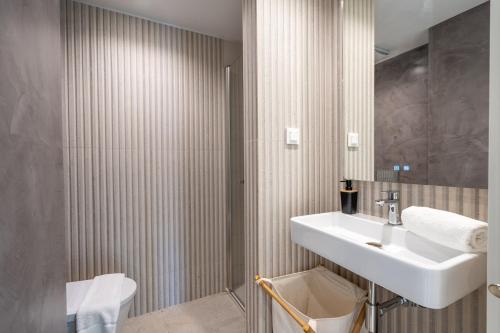 The Venus Apartment By Sam Houses