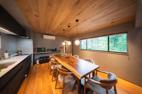 Birdcall Chalet by Jade Villa