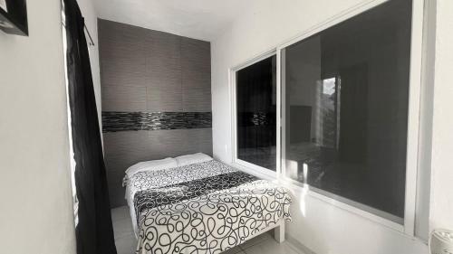 Casa Blanca Morelos - indoor pool, ideal climate, Barranca Honda ...