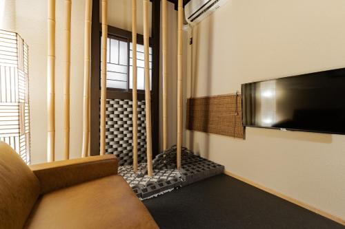 鶴Inn 鶴橋駅徒歩2分 難波 梅田 天王寺 関西空港 奈良へ直通 贅沢な和モダン一軒家 青波居