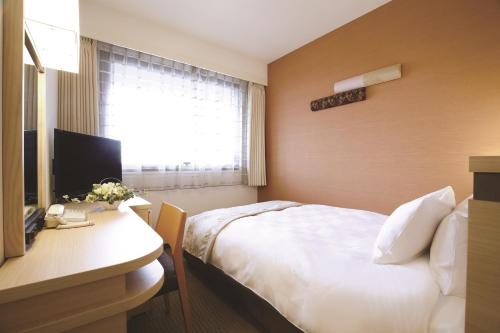 Телевизор и/или развлекательный центр в Karasuma Kyoto Hotel