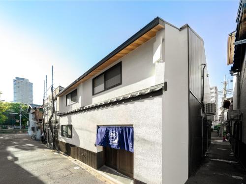 鶴Inn 鶴橋駅徒歩5分 難波 梅田 天王寺 関西空港 奈良へ直通 贅沢な和モダン一軒家 鶴雅居