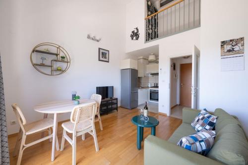 City center apartment with free parking
