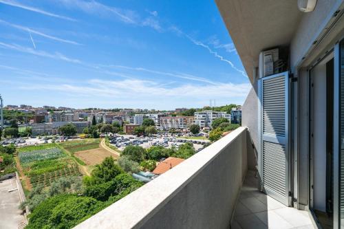 City center apartment with free parking