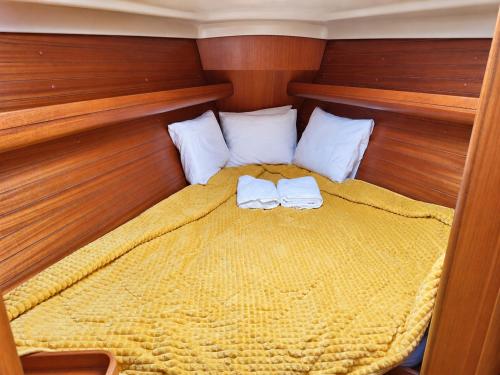 Sleep on a Sailboat in Lisbon a unique stay