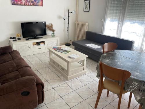 Appartement à 2km du circuit, proche tram, accès direct du circuit en tram en 5 mn