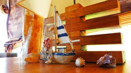 a kitchen counter with a bowl on a table at Palmyra Indah Bungalows in Sekotong
